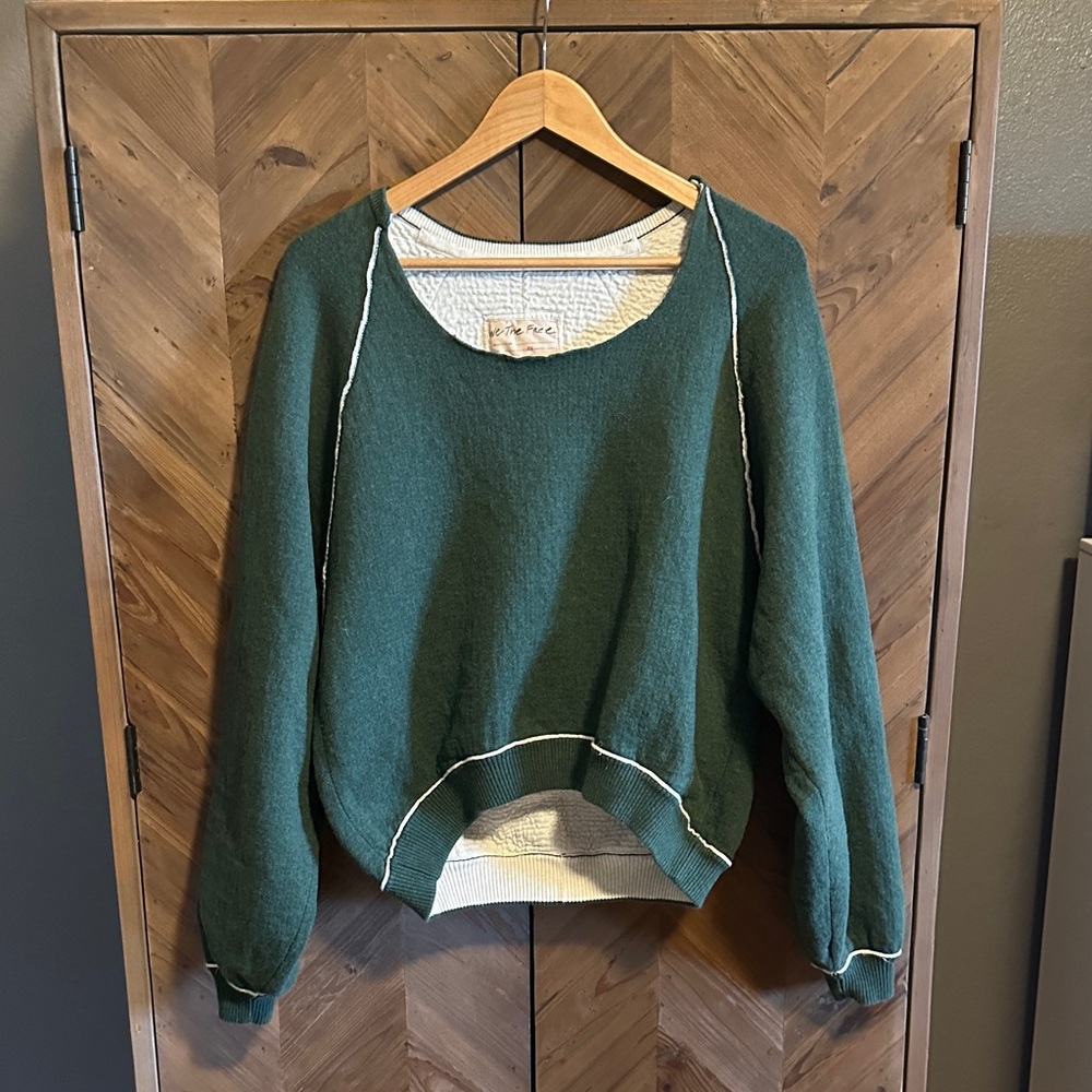 Green comfy sweatshirt